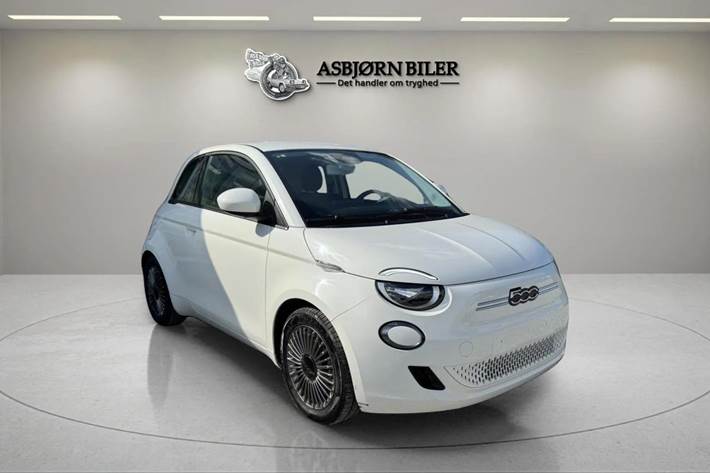 Hvid Fiat 500e fra 2022