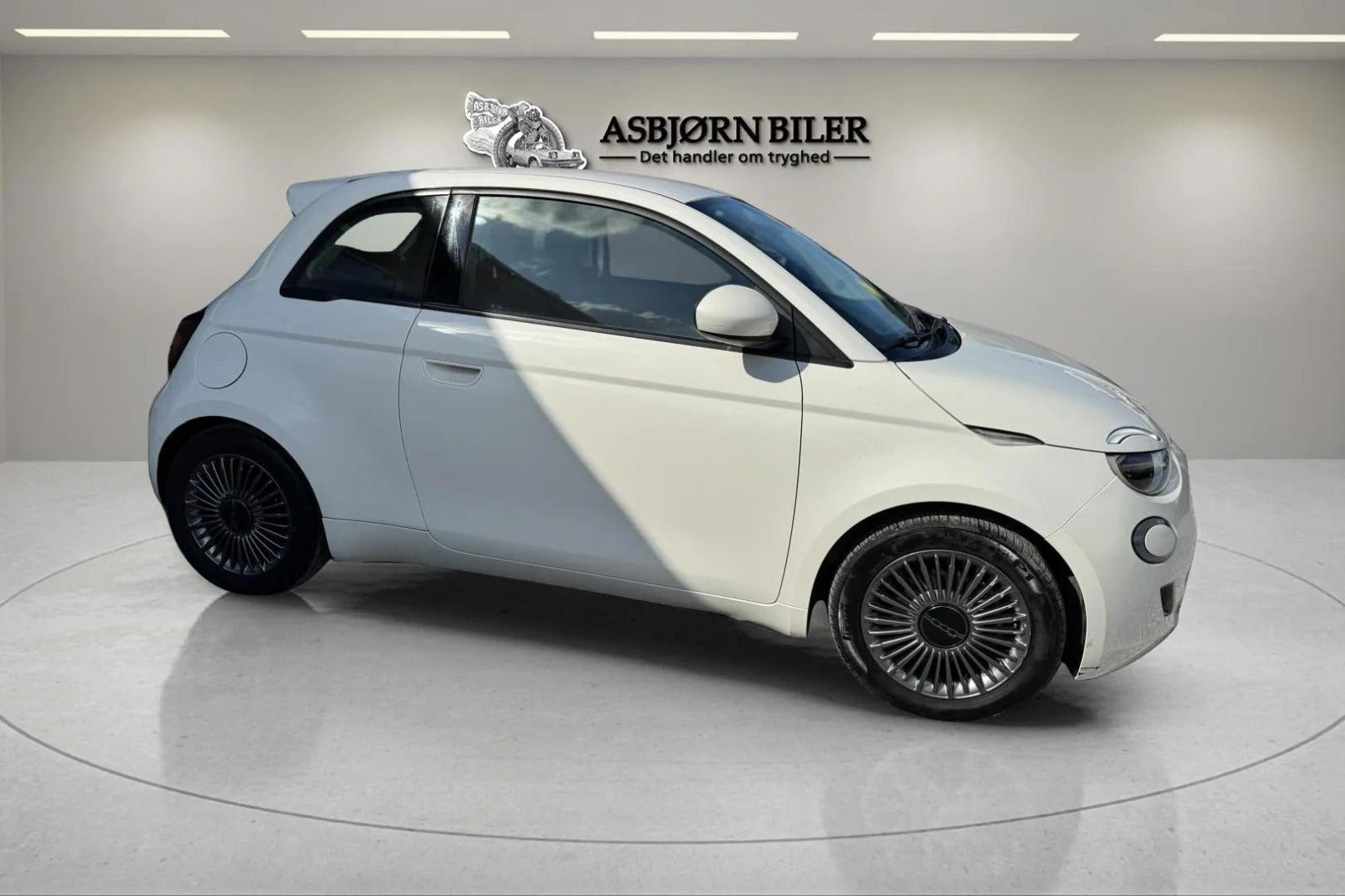 Hvid Fiat 500e fra 2022