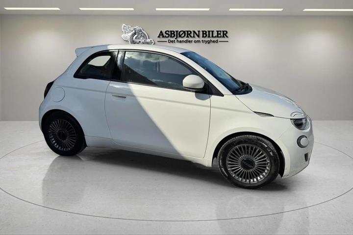 Hvid Fiat 500e fra 2022