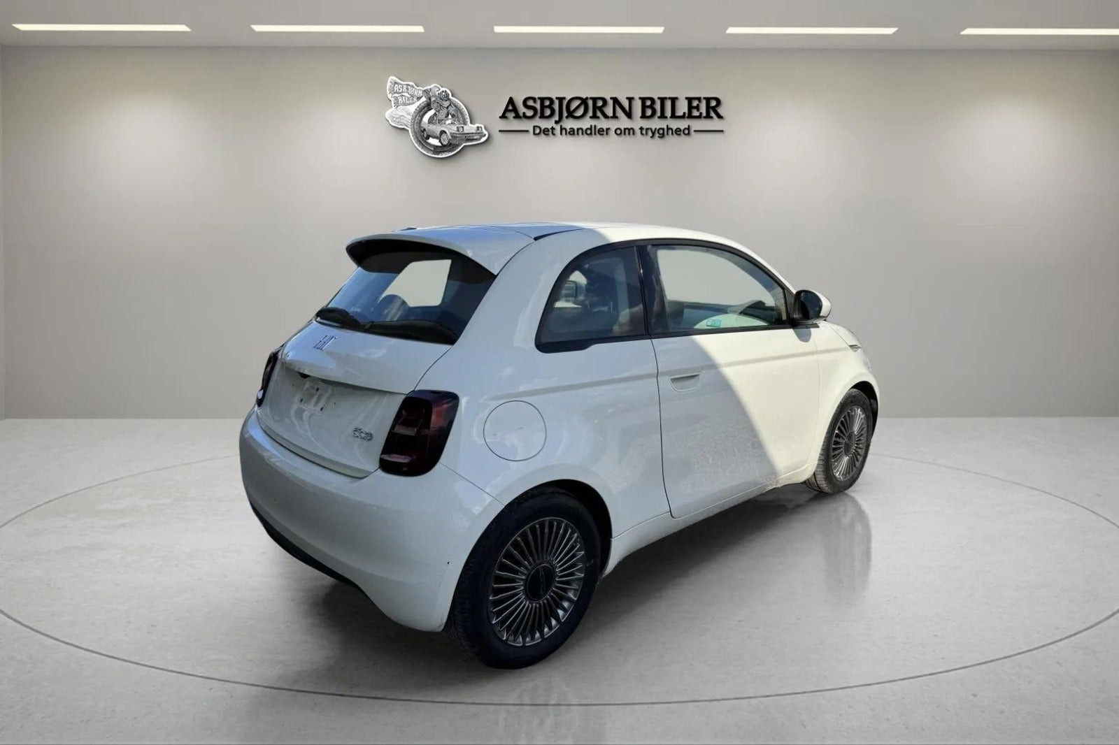 Hvid Fiat 500e fra 2022