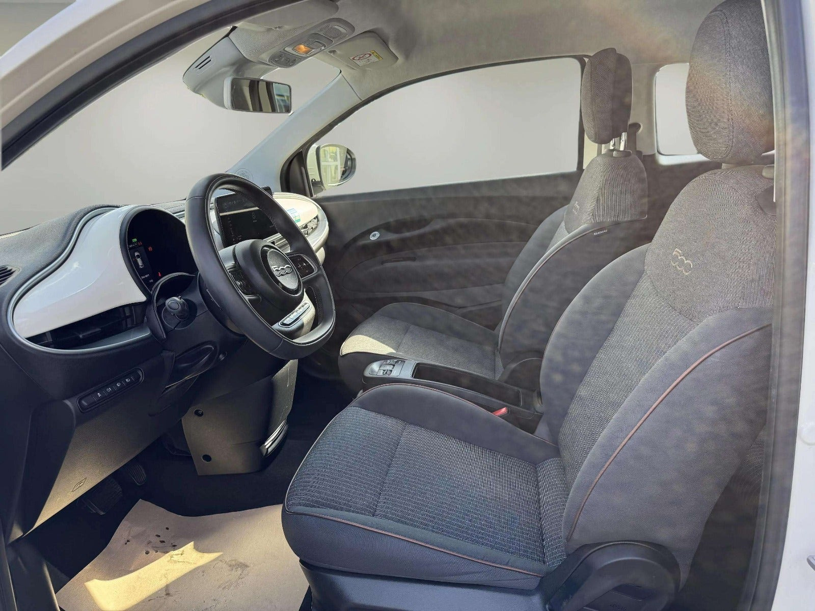 Hvid Fiat 500e fra 2022