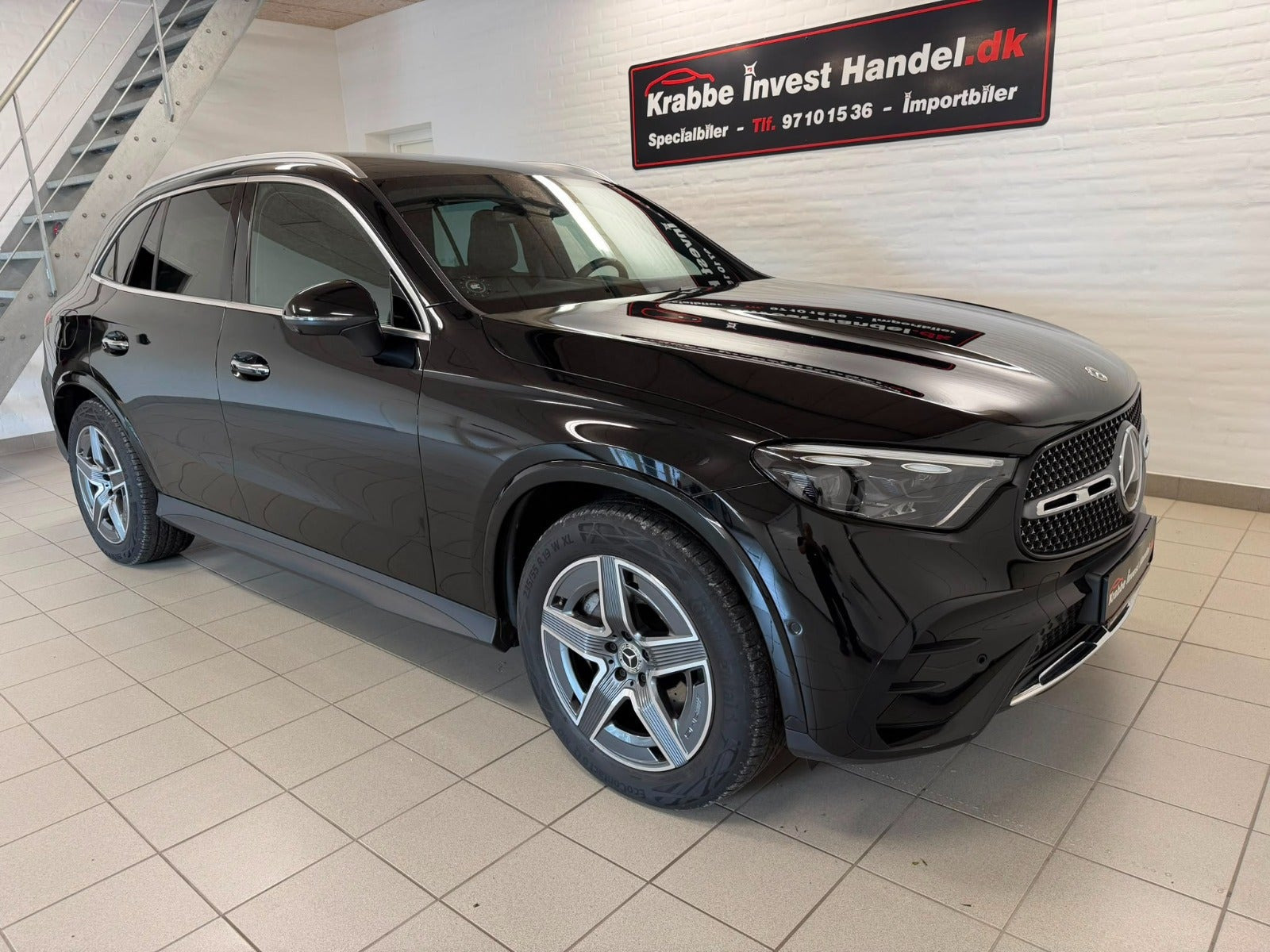 Sort Mercedes GLC300 de fra 2023