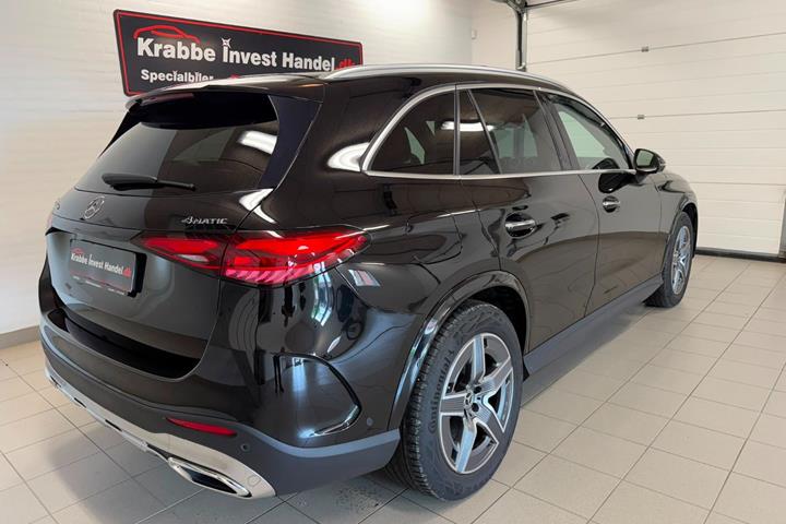 Sort Mercedes GLC300 de fra 2023