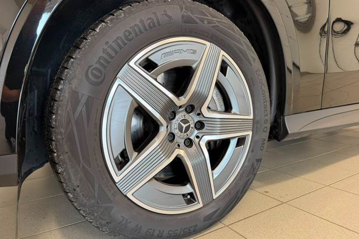 Sort Mercedes GLC300 de fra 2023