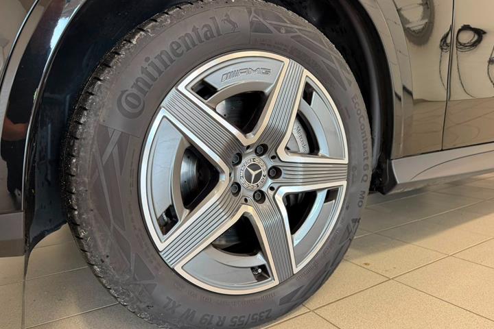 Sort Mercedes GLC300 de fra 2023