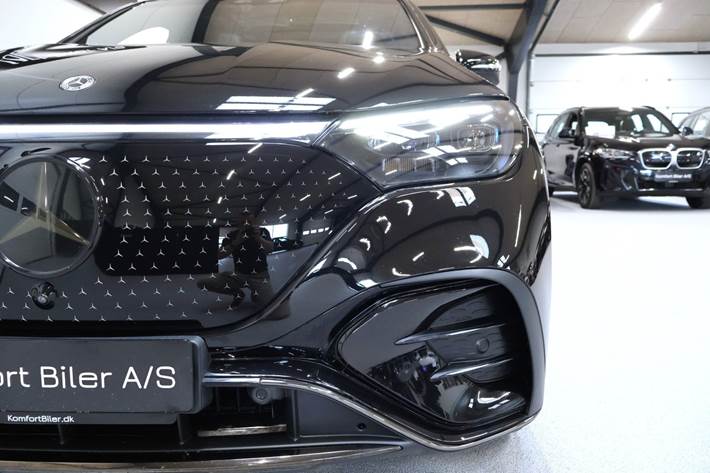 Sort Mercedes EQE500 SUV fra 2024