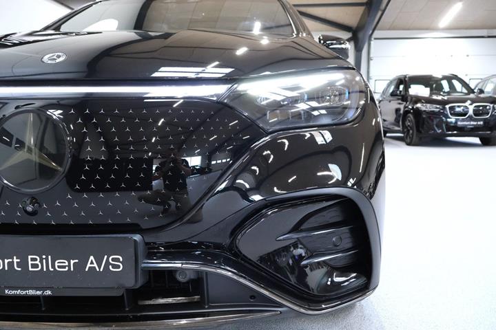 Sort Mercedes EQE500 SUV fra 2024