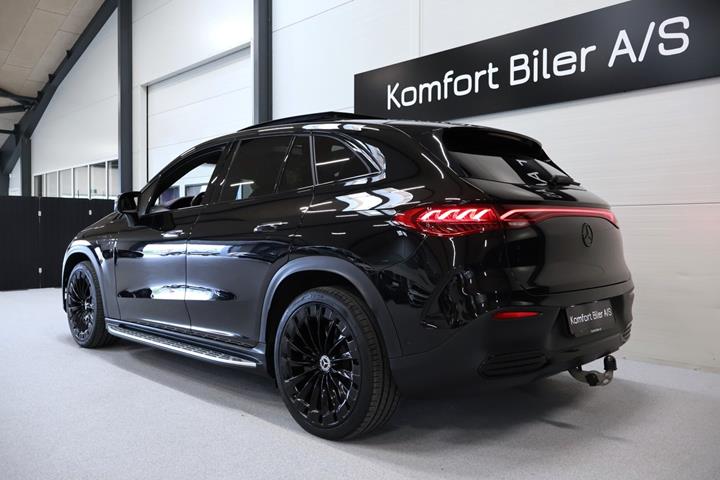 Sort Mercedes EQE500 SUV fra 2024