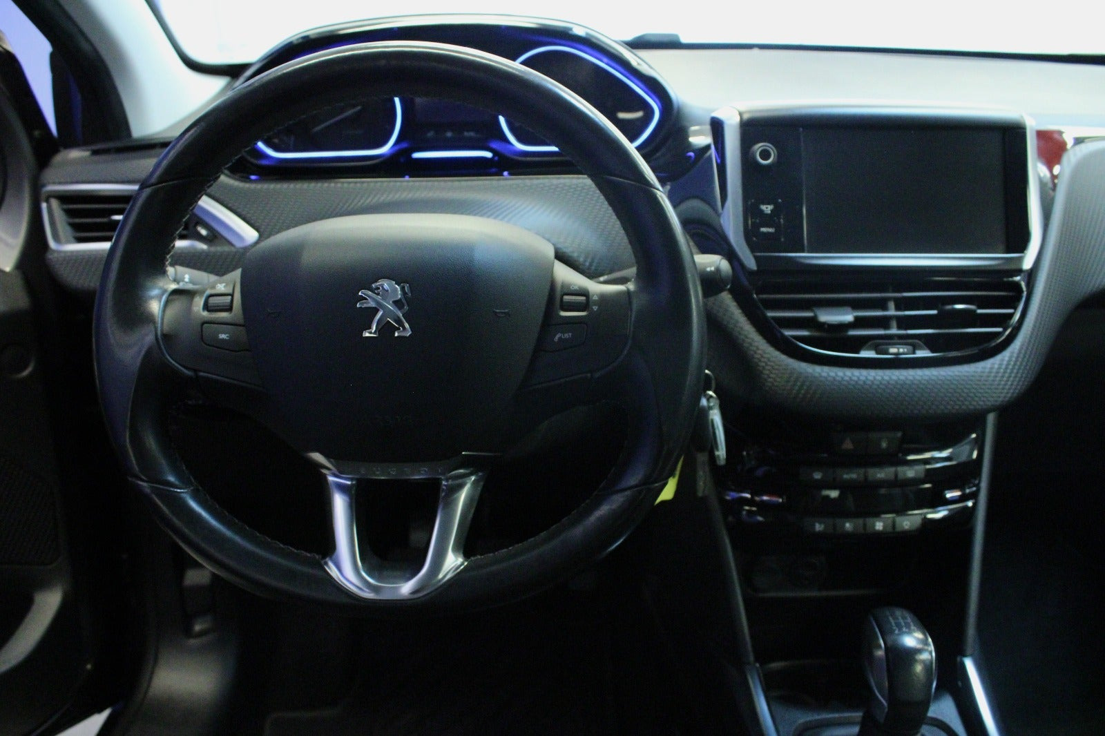 Grå Peugeot 2008 fra 2014