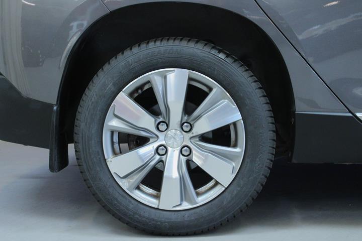 Grå Peugeot 2008 fra 2014