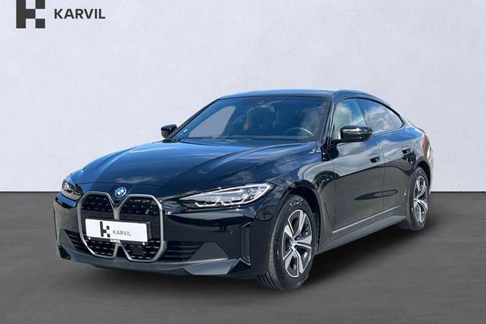 Sort BMW i4 fra 2023 set udefra