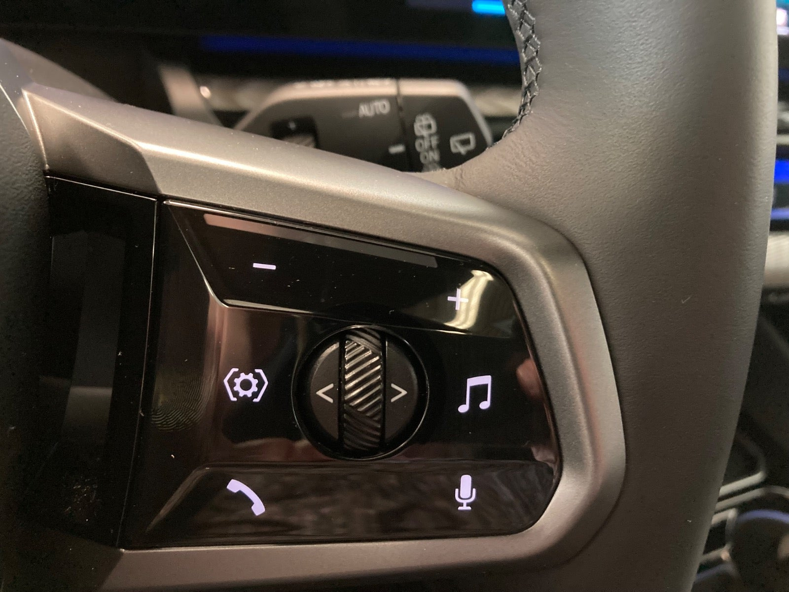 Grå BMW i5 fra 2025