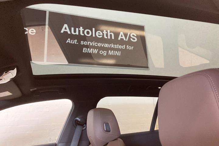 Grå BMW i5 fra 2025