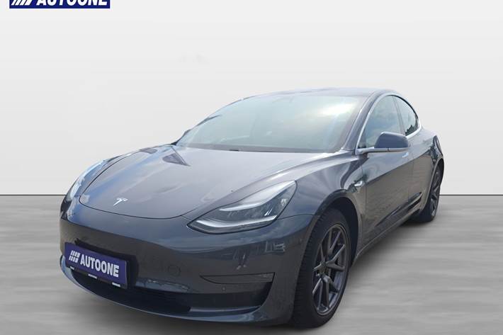 Grå Tesla Model 3 fra 2019