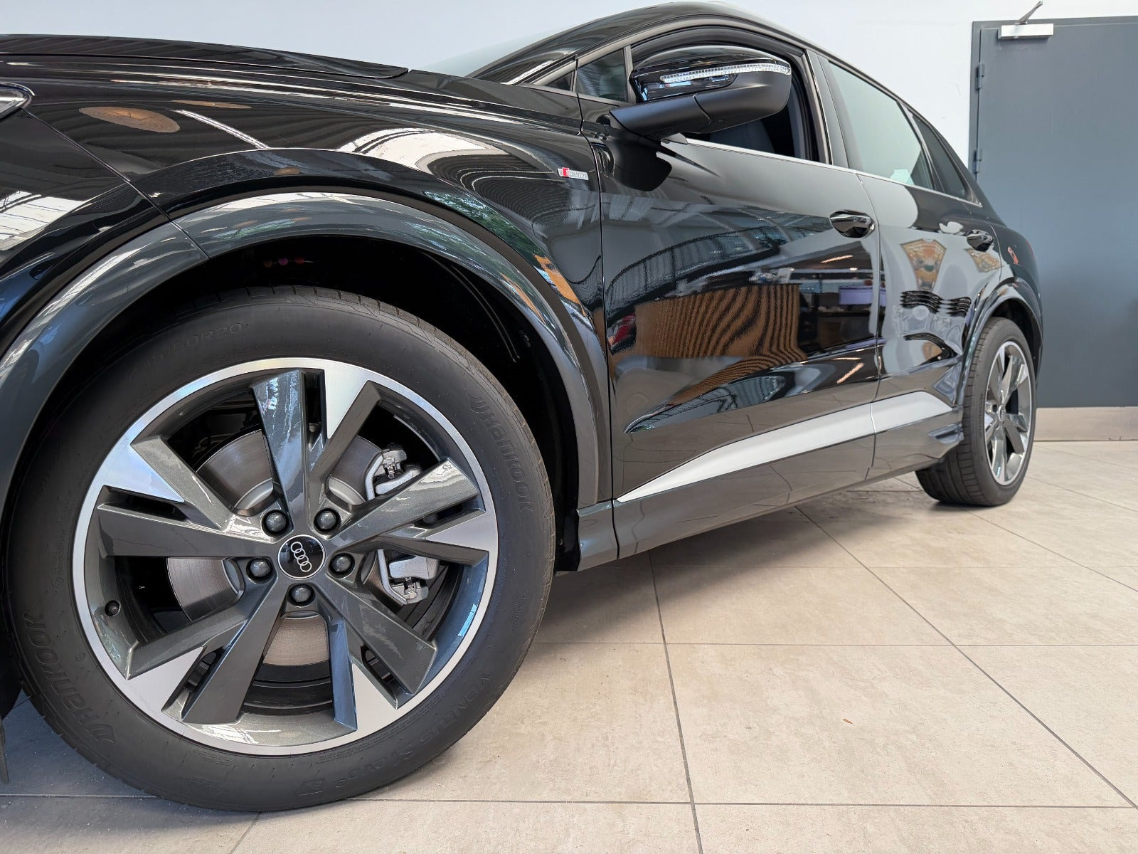 Sort Audi Q4 e-tron fra 2026