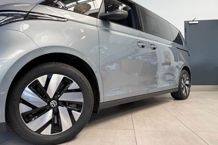 Grå VW ID.Buzz fra 2025