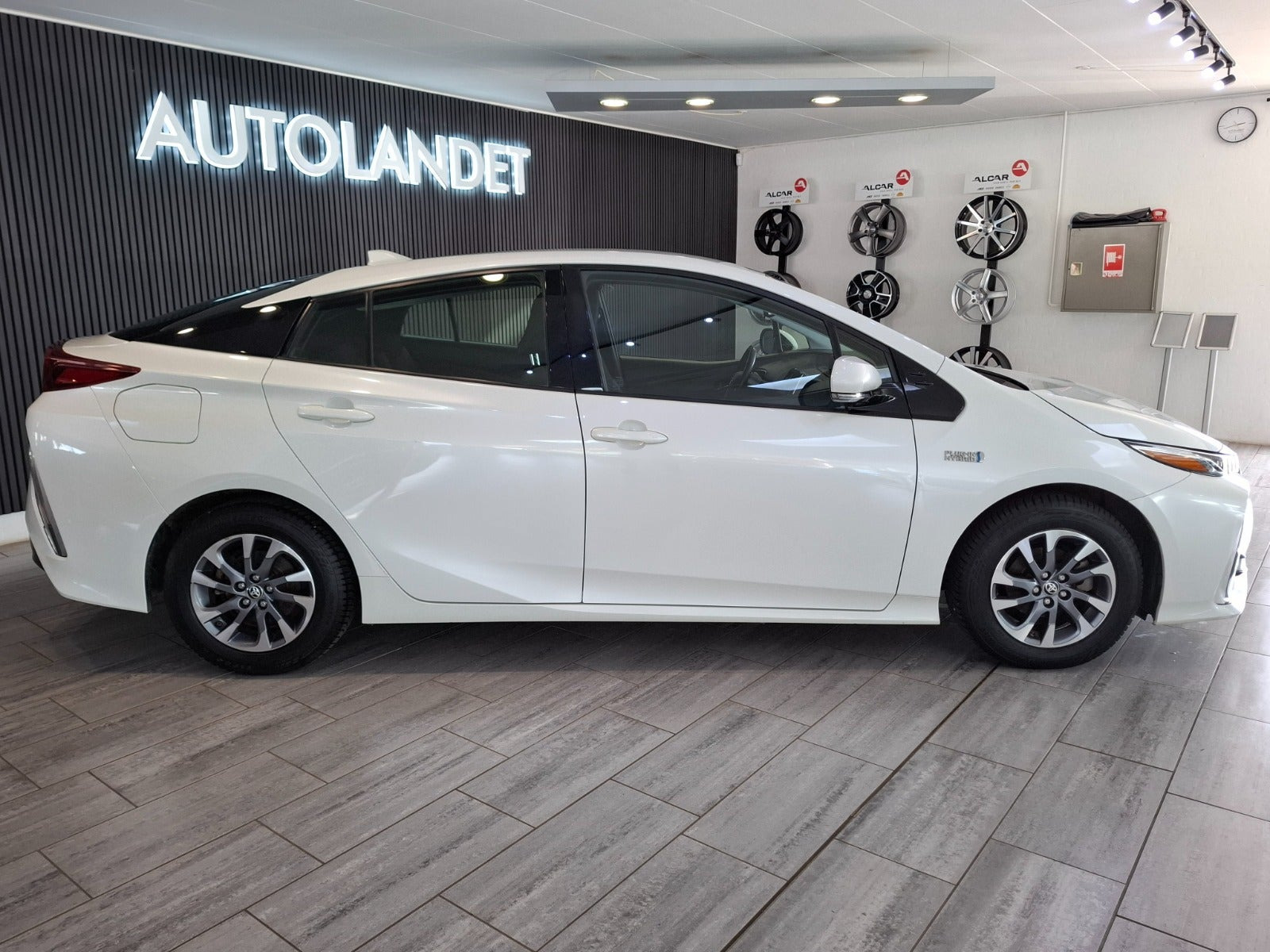 Hvid Toyota Prius fra 2019