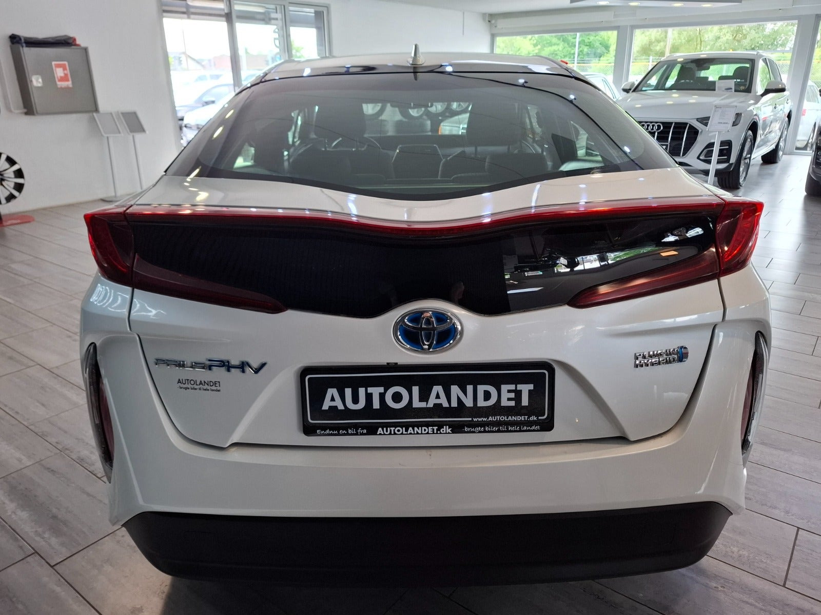 Hvid Toyota Prius fra 2019