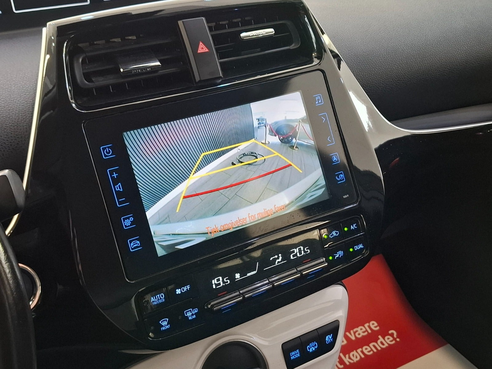 Hvid Toyota Prius fra 2019
