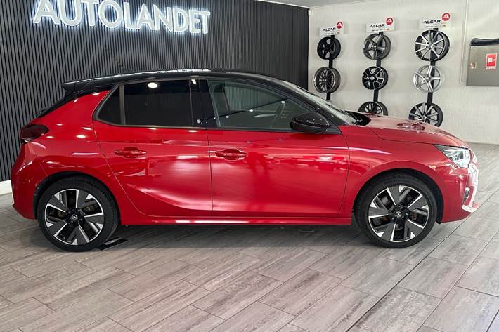Rød Opel Corsa-e fra 2021