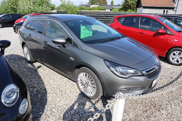 Grå Opel Astra fra 2019