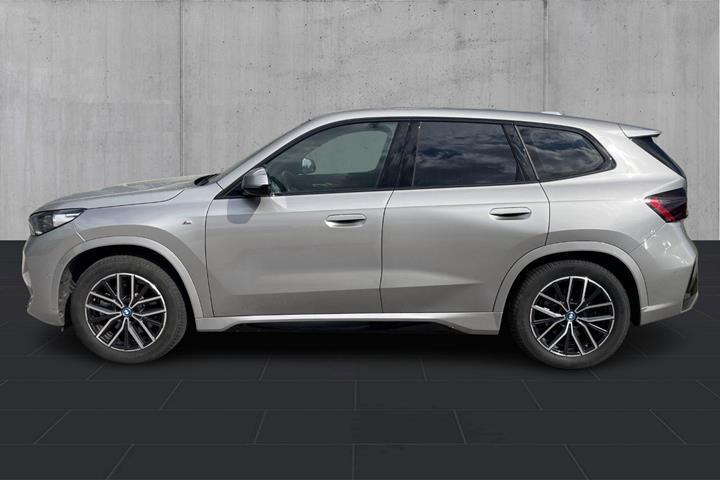 Sølv BMW iX1 fra 2023