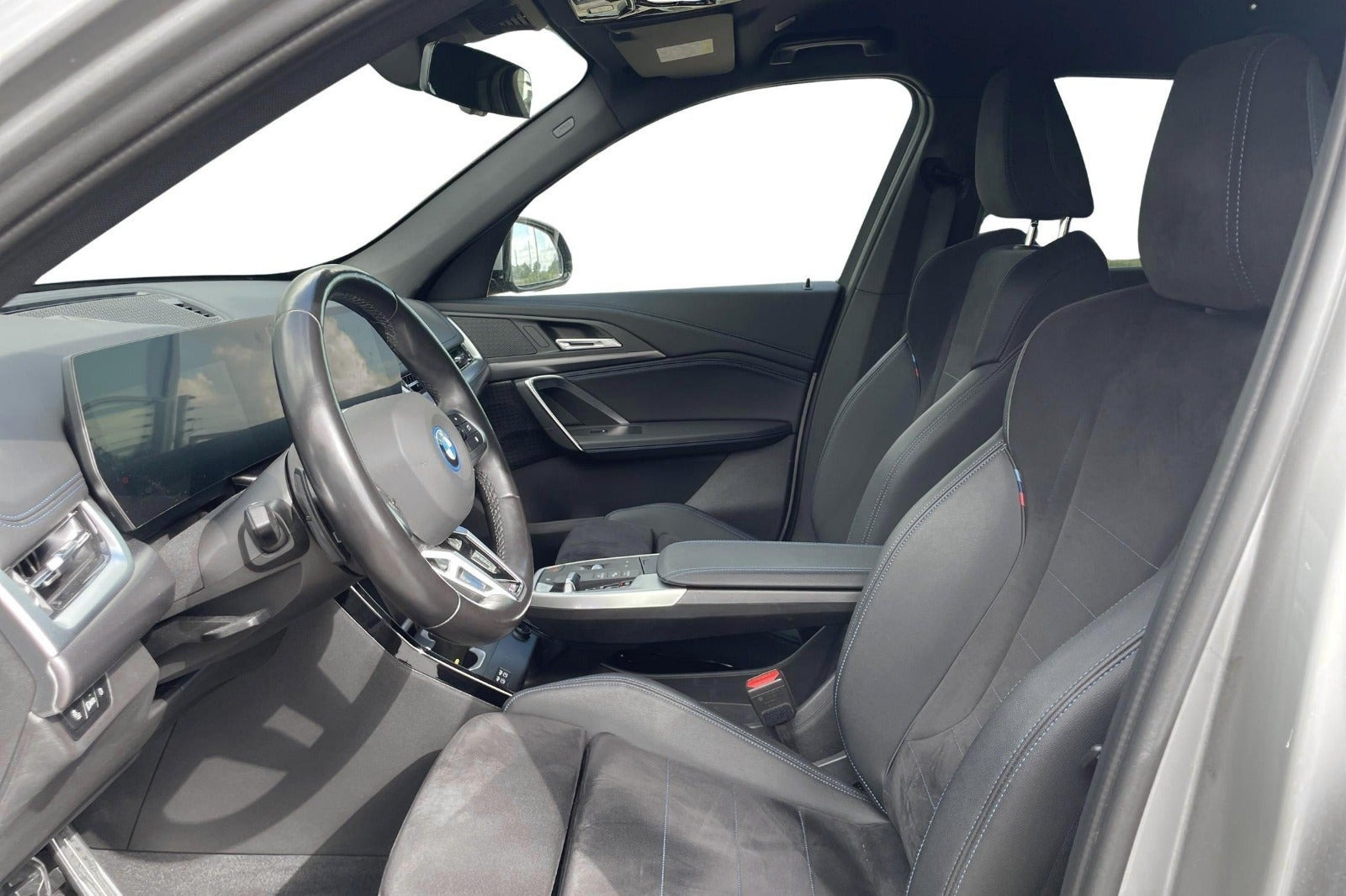 Sølv BMW iX1 fra 2023