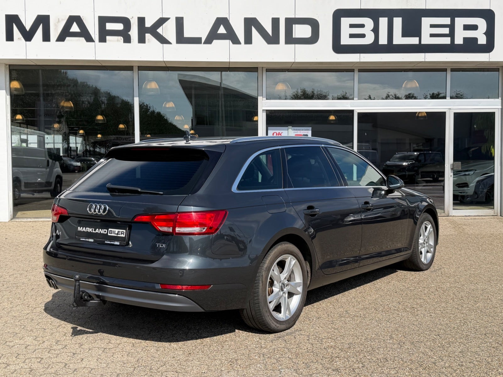 Grå Audi A4 fra 2017