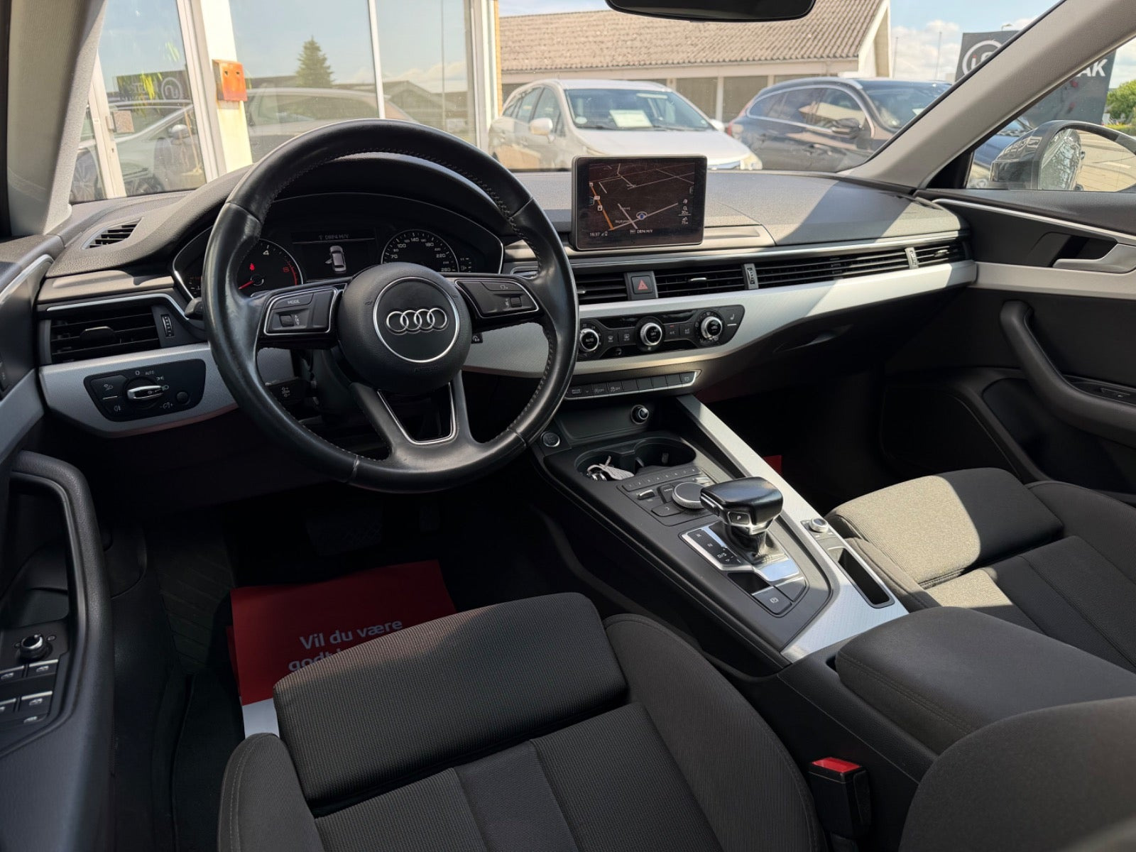 Grå Audi A4 fra 2017