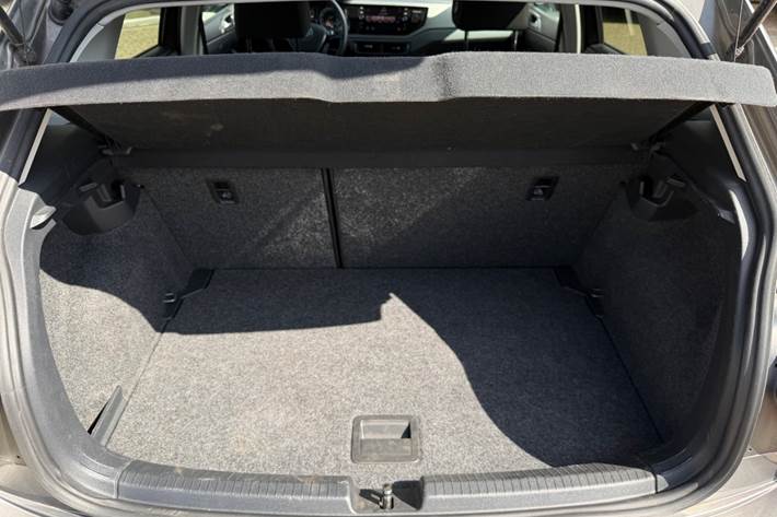 Grå VW Polo fra 2018