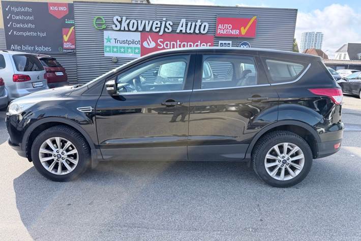 Sort Ford Kuga fra 2016