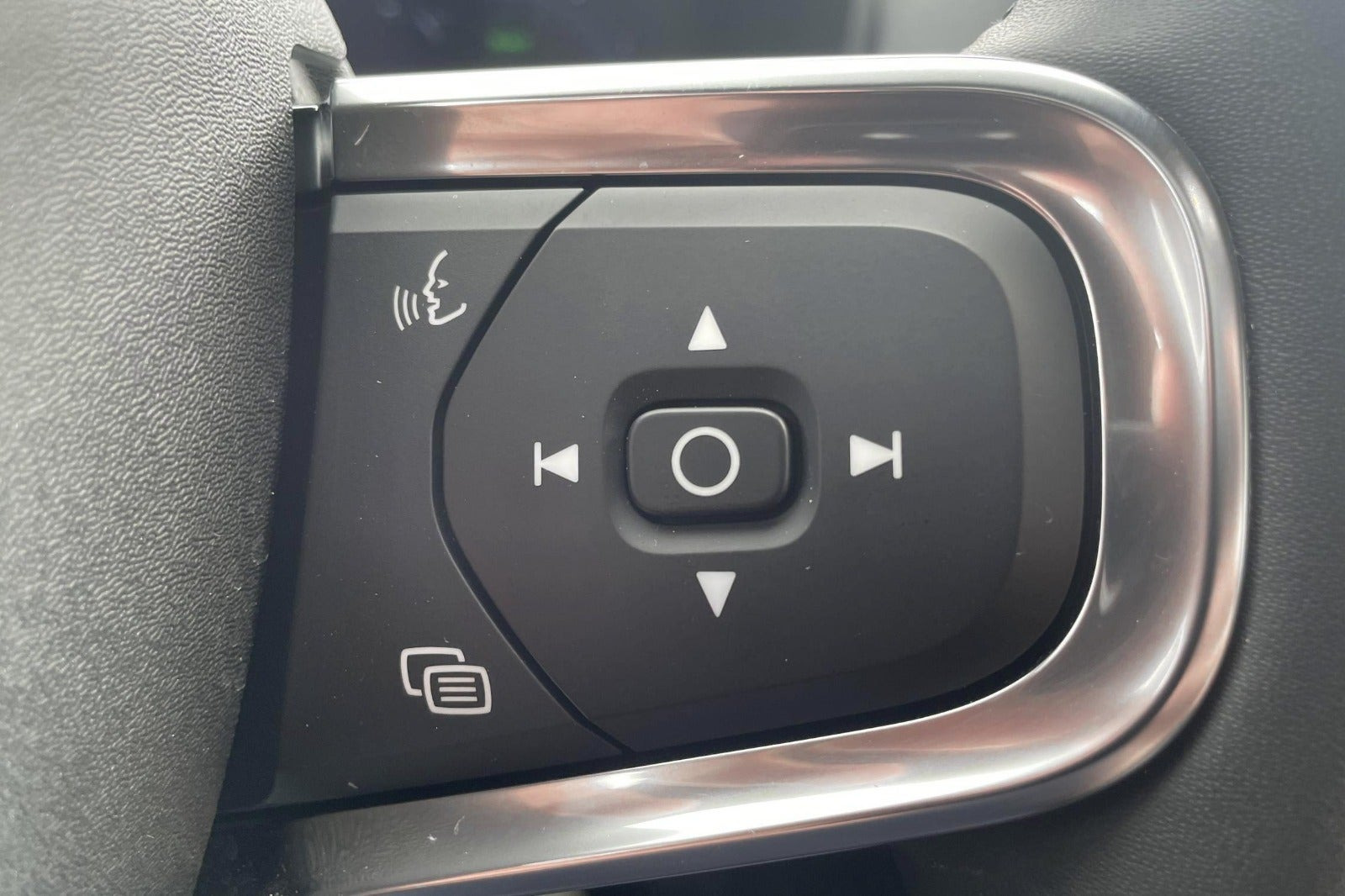 Grøn Volvo C40 fra 2024