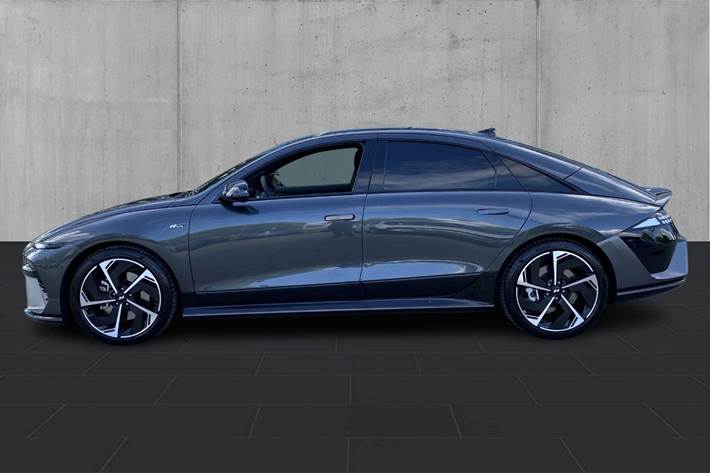 Grå Hyundai Ioniq 6 fra 2026