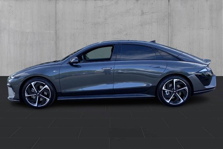 Grå Hyundai Ioniq 6 fra 2026