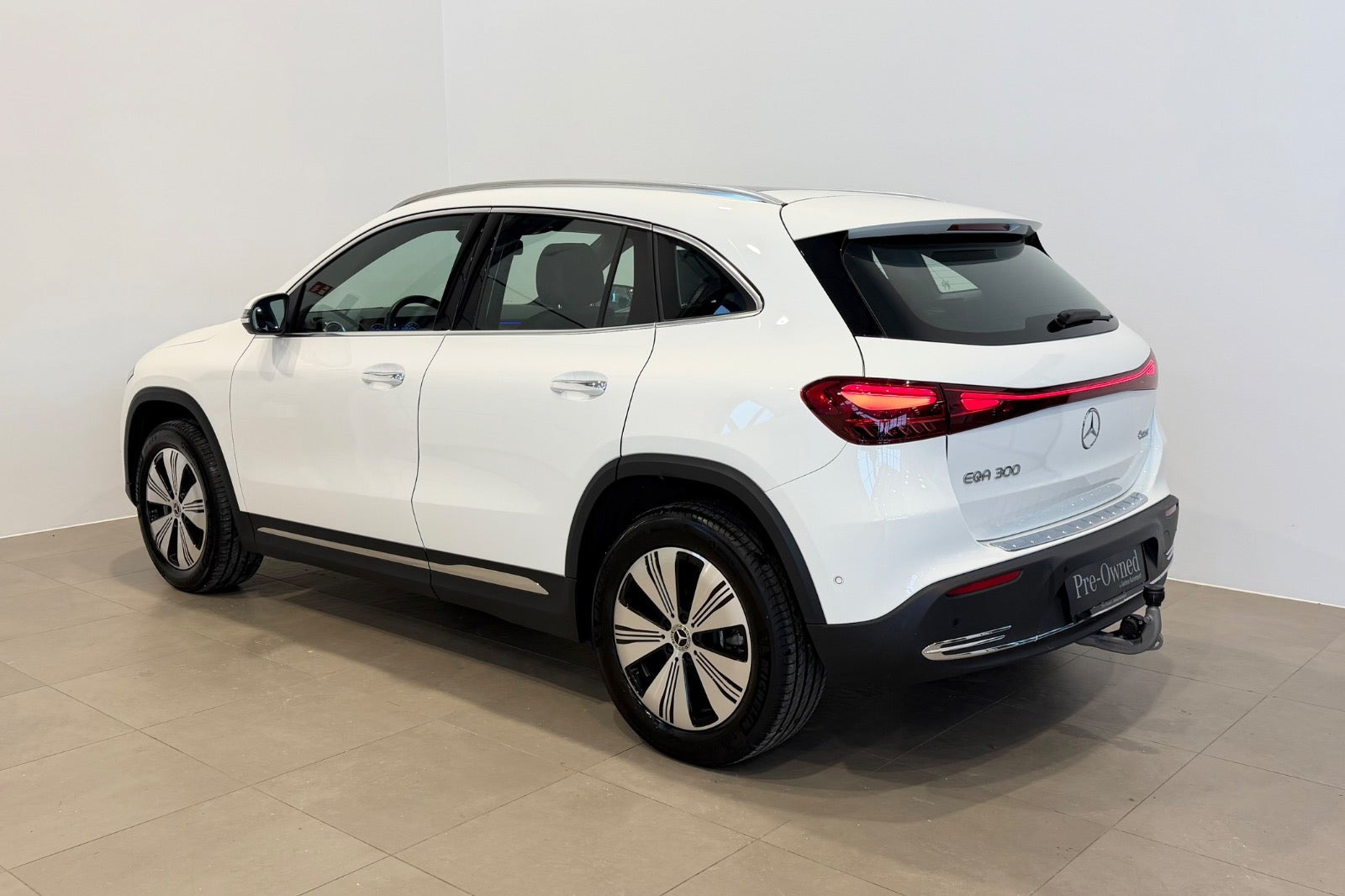 Hvid Mercedes EQA300 fra 2024