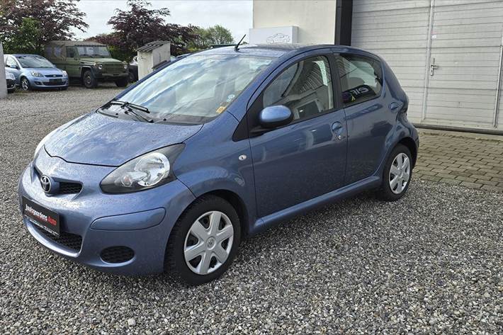 Blå Toyota Aygo fra 2009