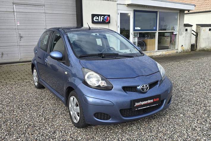 Blå Toyota Aygo fra 2009