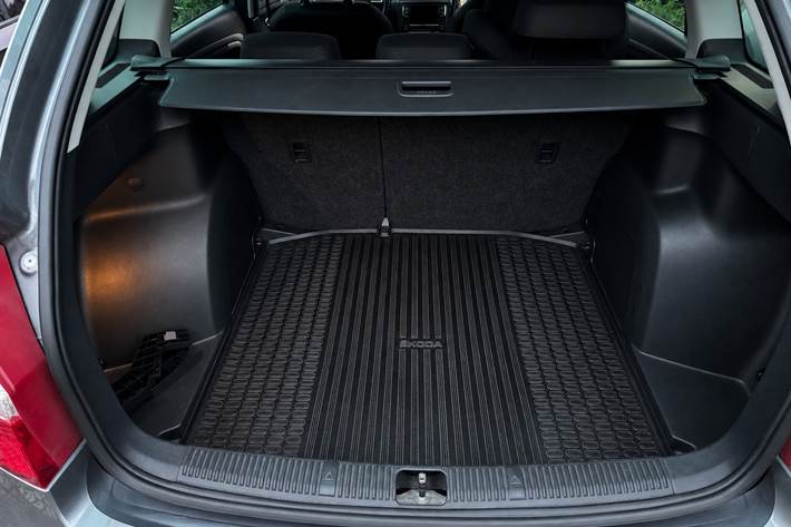 Grå Skoda Fabia fra 2013