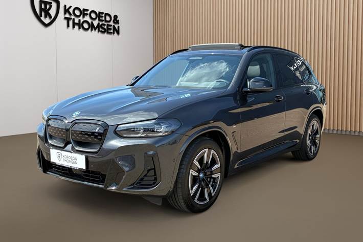 Grå BMW iX3 fra 2025