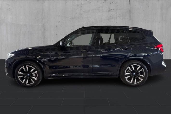 Sort BMW iX3 fra 2023