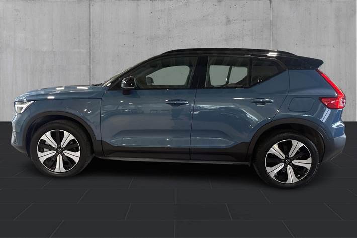 Blå Volvo XC40 fra 2023