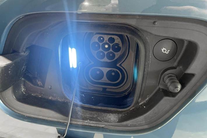 Blå Volvo XC40 fra 2023