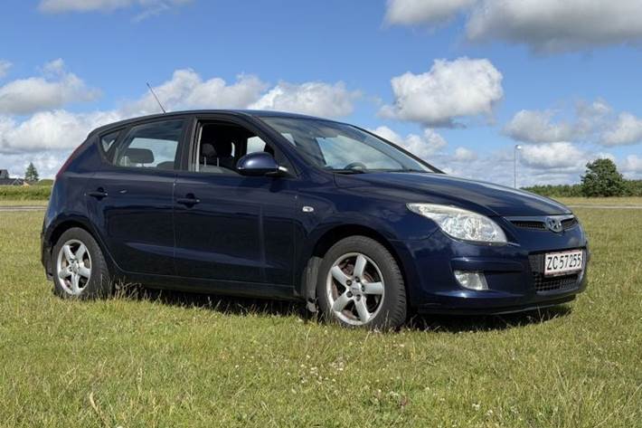 Blå Hyundai i30 fra 2008