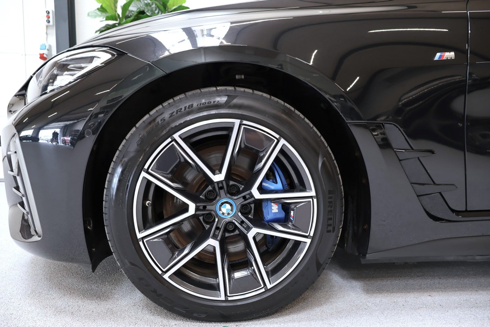Sort BMW i4 fra 2023