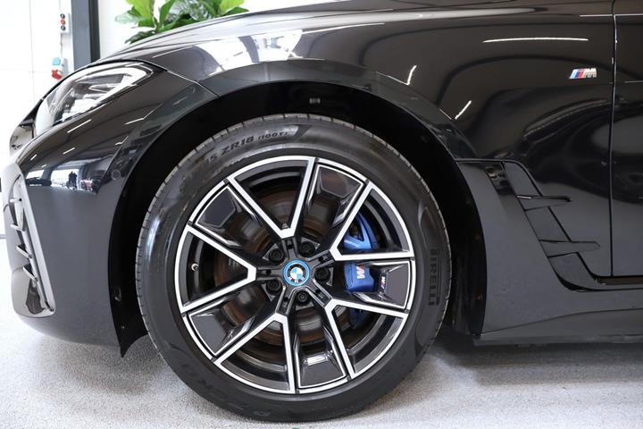 Sort BMW i4 fra 2023