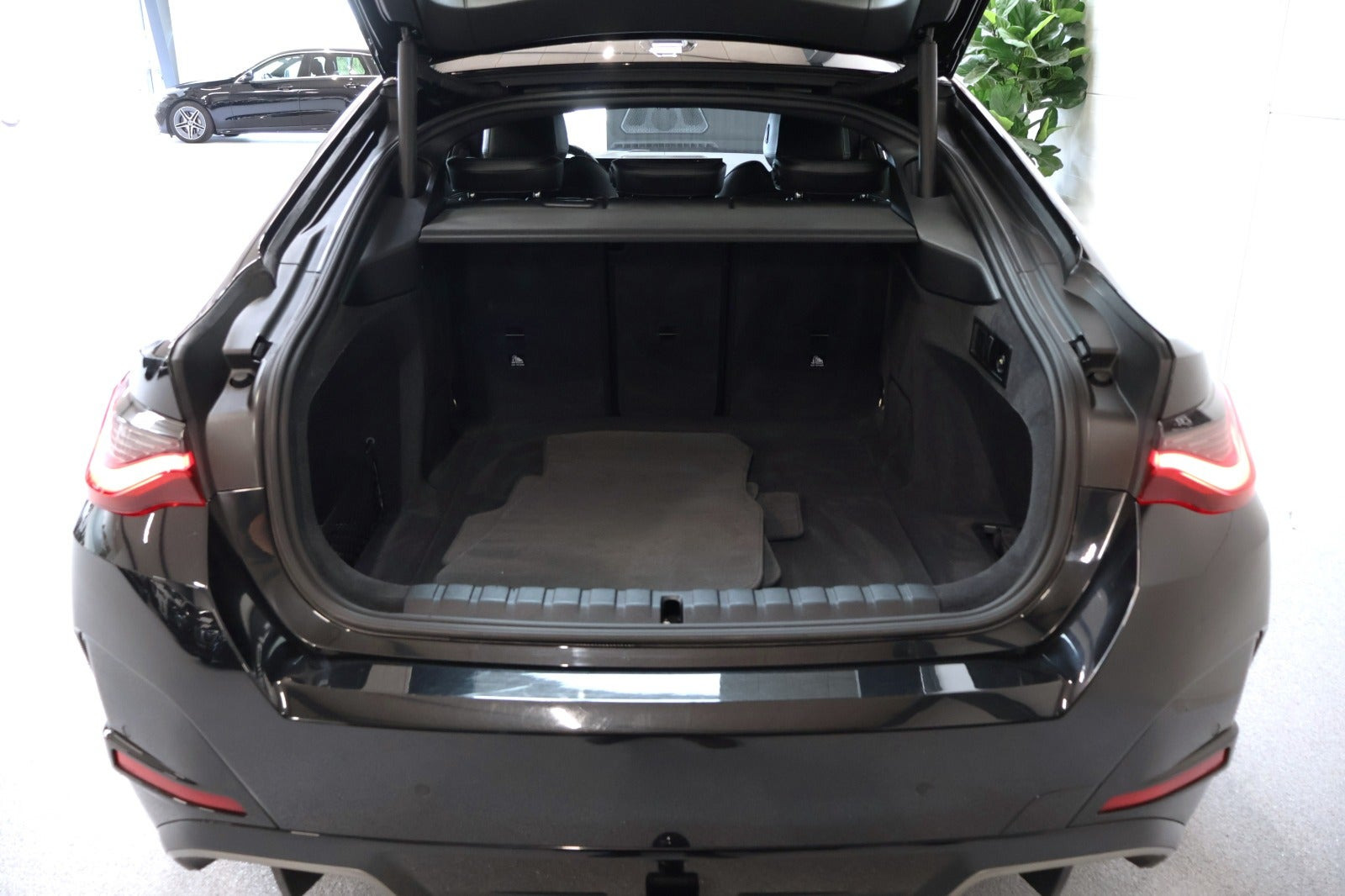 Sort BMW i4 fra 2023