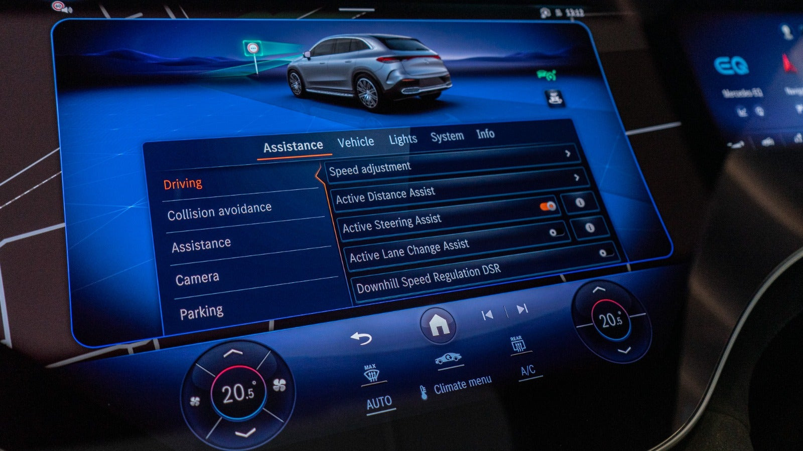 Sort Mercedes EQE350 SUV fra 2025