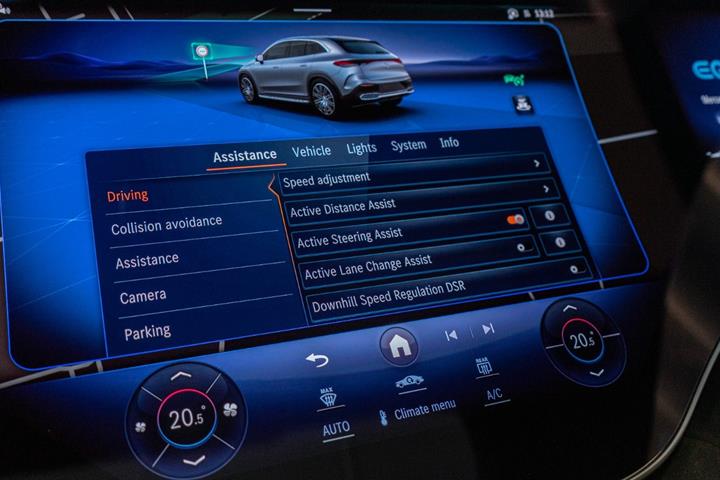 Sort Mercedes EQE350 SUV fra 2025