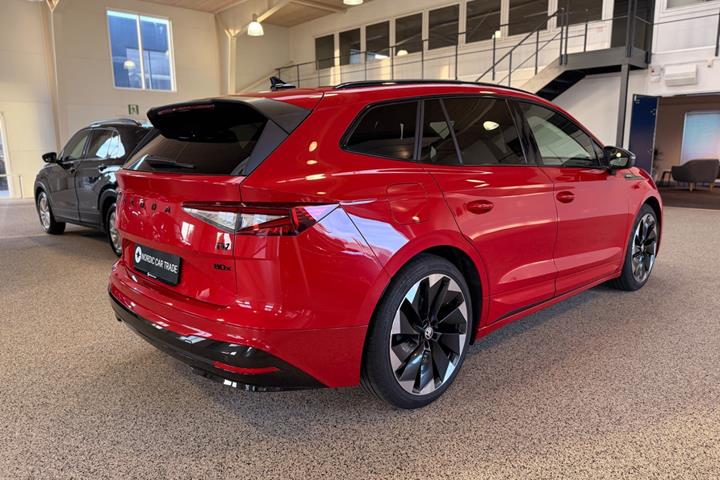 Rød Skoda Enyaq fra 2022