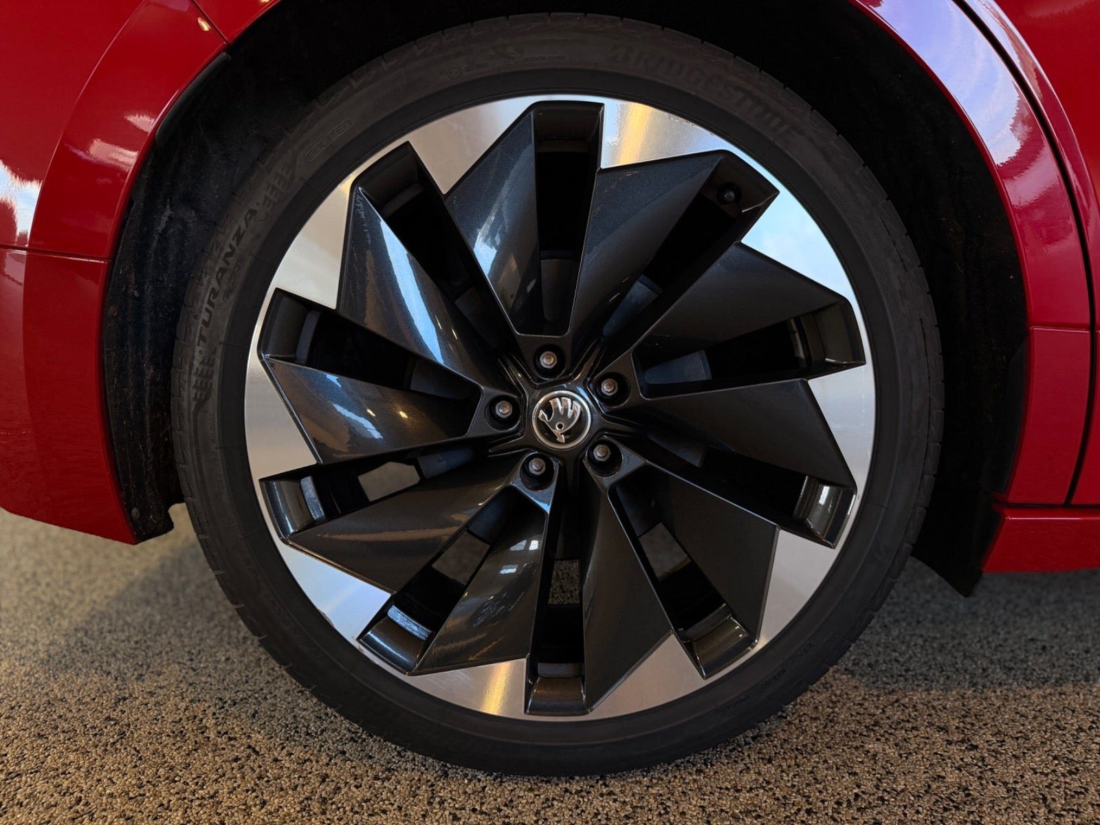 Rød Skoda Enyaq fra 2022